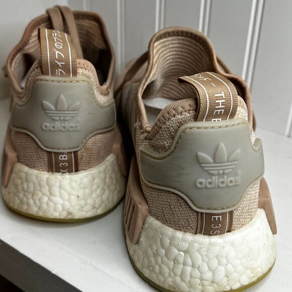 Adidas NMD R1 Chalk Pearl/ Pink Salmon Women's Size 9 CQ 2012 Running 2017 -BB3 - Picture 2 of 7